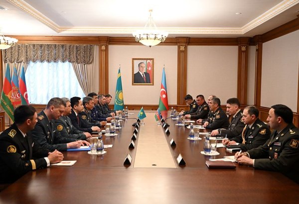 Azərbaycan-Qazaxıstan hərbi əməkdaşlığı müzakirə edilib