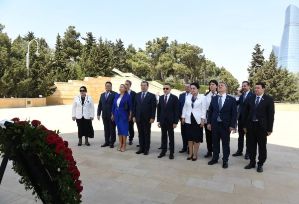 Turkic States' parliamentary committees visit Alleys of Honor, Martyrs