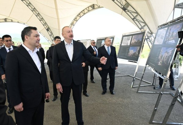 Президент Ильхам Алиев и Президент Садыр Жапаров осмотрели разрушенные места города Физули и ознакомились с генпланом города