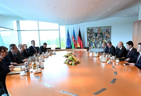Началась встреча Президента Ильхама Алиева с канцлером Германии Олафом Шольцем в расширенном составе