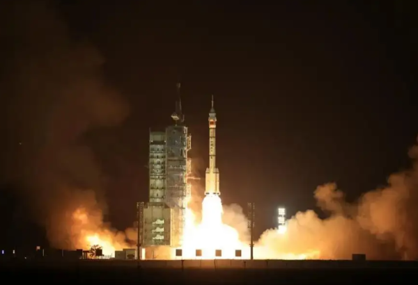 Çin pilotlu kosmik gəmisini orbitə buraxıb