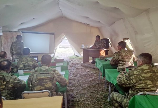 Azerbaijani army's command post exercises round off