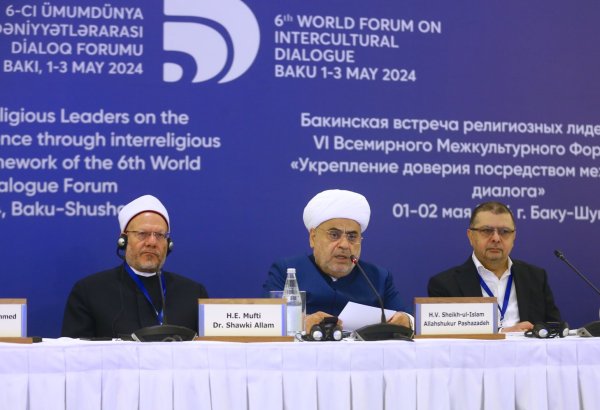 Bakü'de 38 ülkeden dini liderlerin katılımıyla toplantı yapıldı