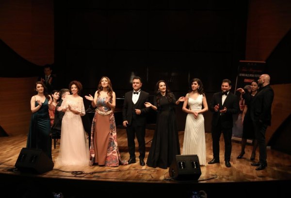 В Баку прошел вечер "Наследники искусства", посвященный 90-летию Гусейна Алиева