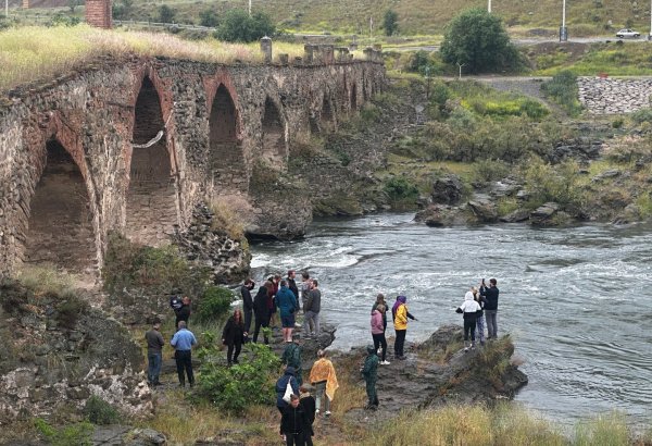 Norwegian travelers discover Azerbaijan's Khudafarin Bridge