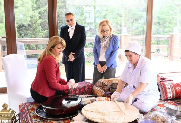 Bulgarian First Lady gets acquinted with samples of Azerbaijan's national cuisine