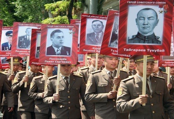 Kırgızistan, Sovyetlerin Nazileri mağlup etmesini kutluyor