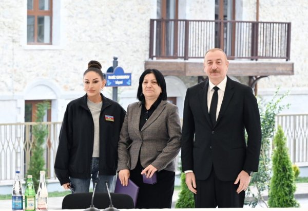 President Ilham Aliyev presents apartment keys to first residents in Shusha