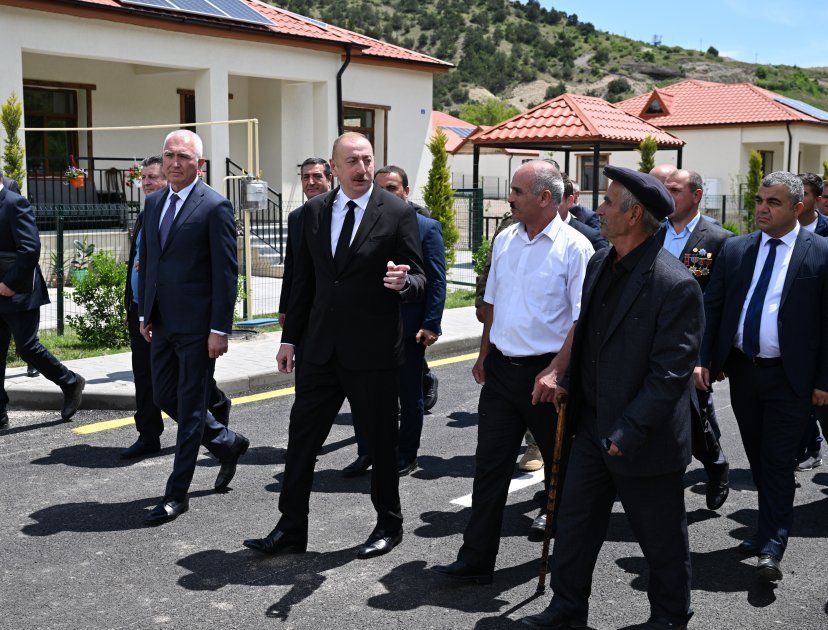 Prezident İlham Əliyev Laçın rayonunun Sus kəndinə köçmüş sakinlərlə görüşüb, kiçik su elektrik stansiyalarının açılışlarında iştirak edib