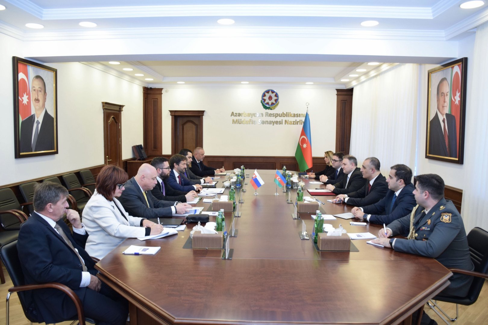 Azərbaycan və Slovakiya arasında müdafiə sənayesi sahəsində əməkdaşlıq əlaqələri müzakirə edilib