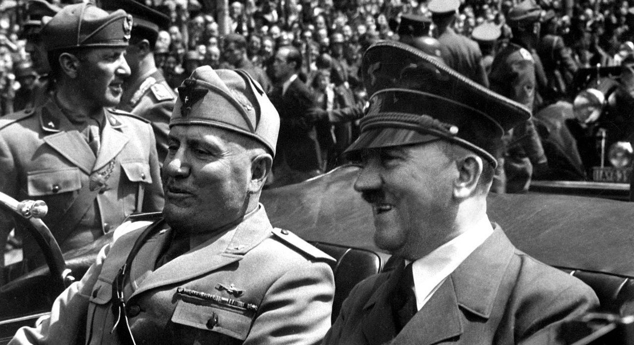 Bu gün Mussolini Hitlerə Britaniyaya hücum etməməsi barədə xəbərdarlıq etdi
